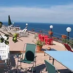 Miramare In Collina アパート ラッコ・アメーノ
