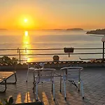 Miramare In Collina アパート ラッコ・アメーノ